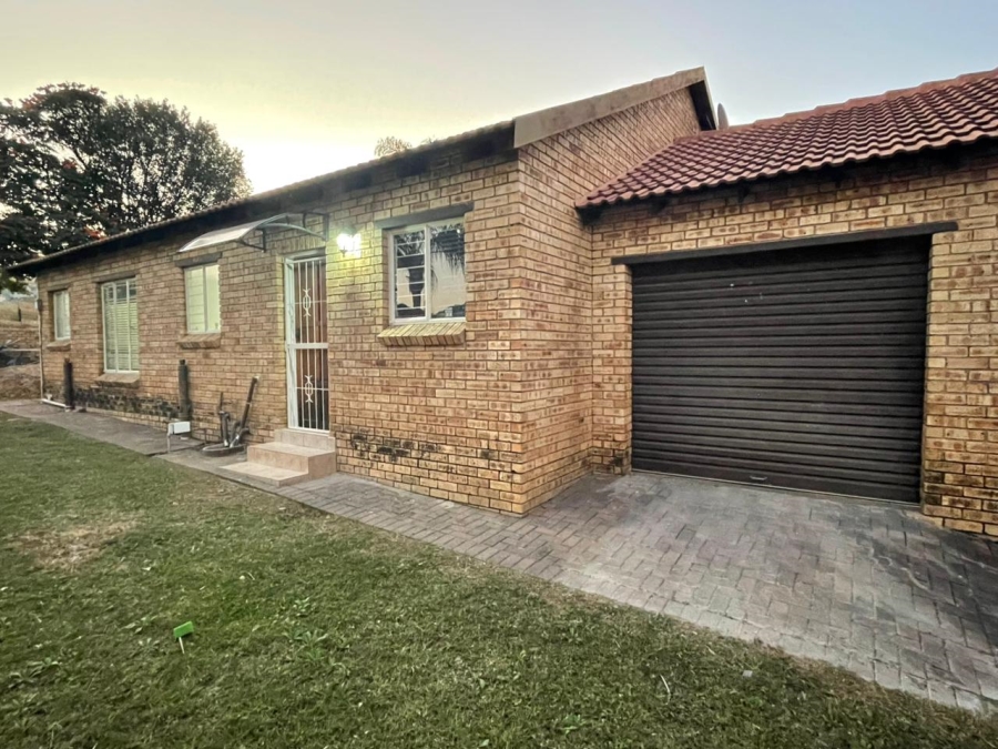 To Let  Bedroom Property for Rent in Cashan North West